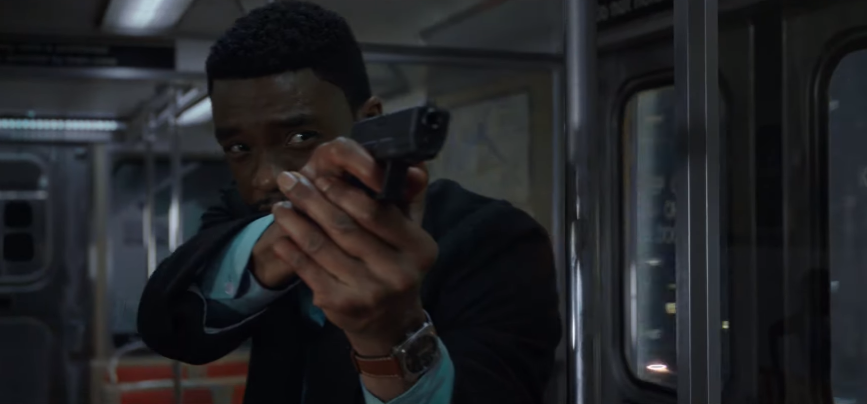 Bridges Chadwick Boseman Busca Assassinos De Policiais No Trailer