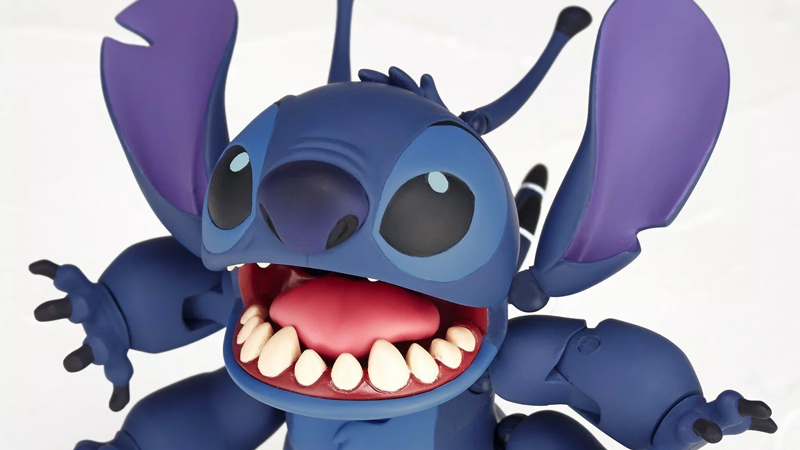 Ninguém nunca abandonaria ou esqueceria este figure do Stitch