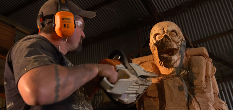 Essa estátua foi feita do jeito mais Doom possível