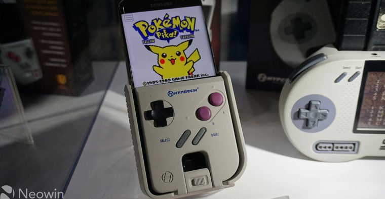 Essa capa de celular  transforma seu smarthphone em um Game Boy que funciona