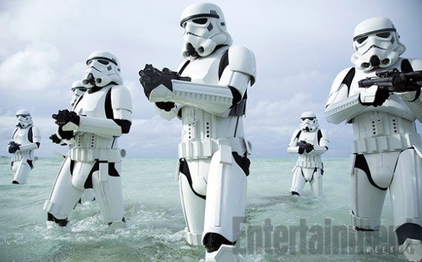 Rogue One: Uma História Star Wars | Stormtroopers, robôs e Jyn Erso nas novas fotos do filme