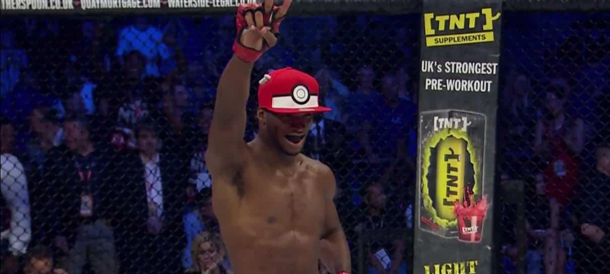 Lutador de MMA comemora vitória “capturando” Pokémon