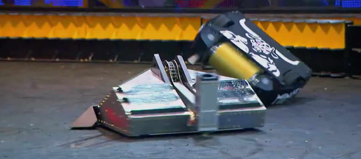 BattleBots | Equipe brasileira massacra robô nos EUA