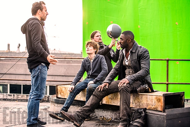 The Dark Tower (2017) L to R: Director Nikolaj Arcel, Tom Taylor and Idris Elba on the set
