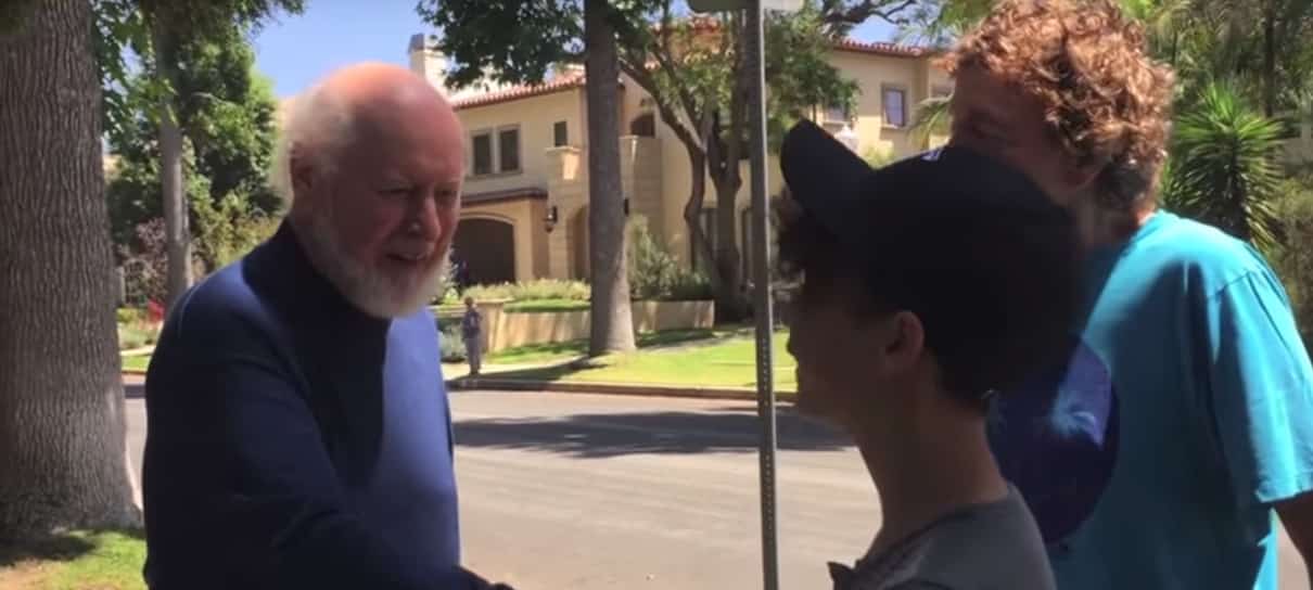 Fãs homenageiam John Williams tocando o tema de Star Wars