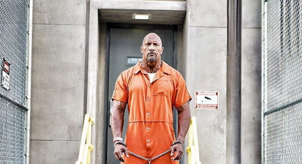Dwayne Johnson está atrás das grades em foto de Velozes e Furiosos 8