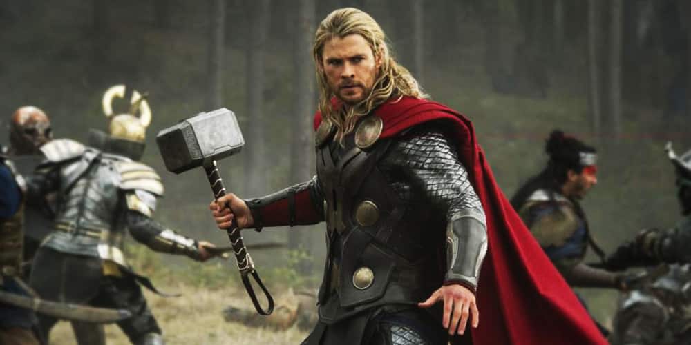 Thor: Ragnarok | Diretor do longa foi trollado por um Mjölnir