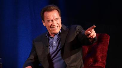 Schwarzenegger diz que Irmãos Gêmeos 2 será filmado depois de O Exterminador do Futuro 6