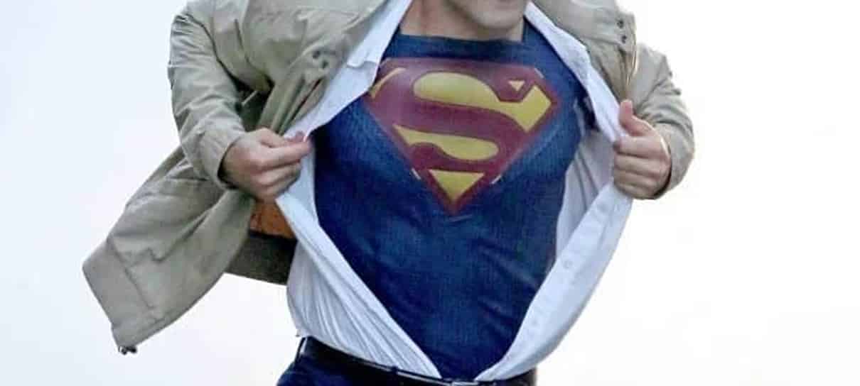 [Atualizado] Superman rasga a camisa na nova foto dos bastidores de Supergirl
