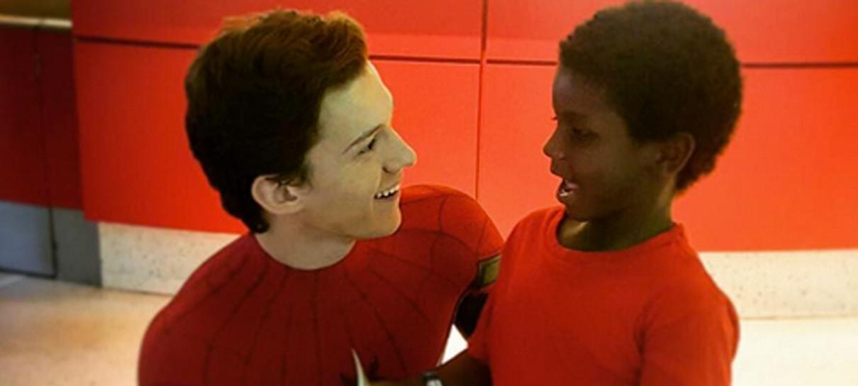 Vestido de Homem-Aranha, Tom Holland visita hospital infantil [ATUALIZADO]