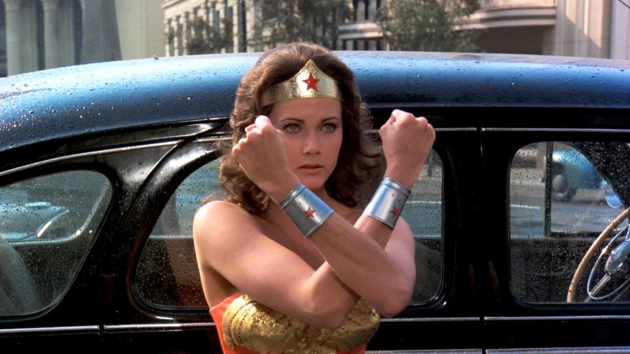 Supergirl | Confira a primeira imagem de Lynda Carter na série