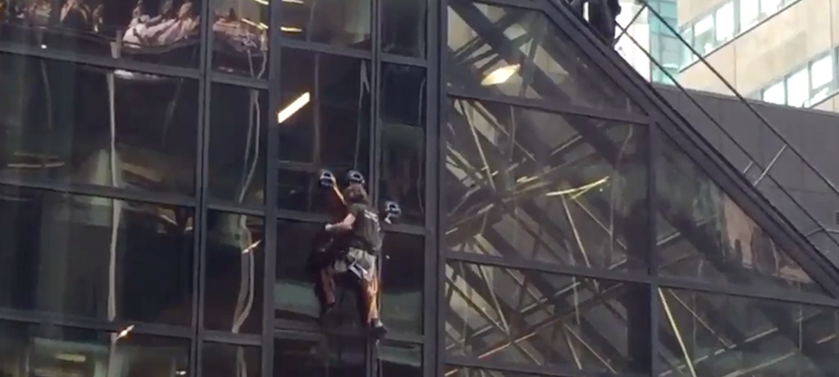 Um homem tentou escalar a Trump Tower usando ventosas