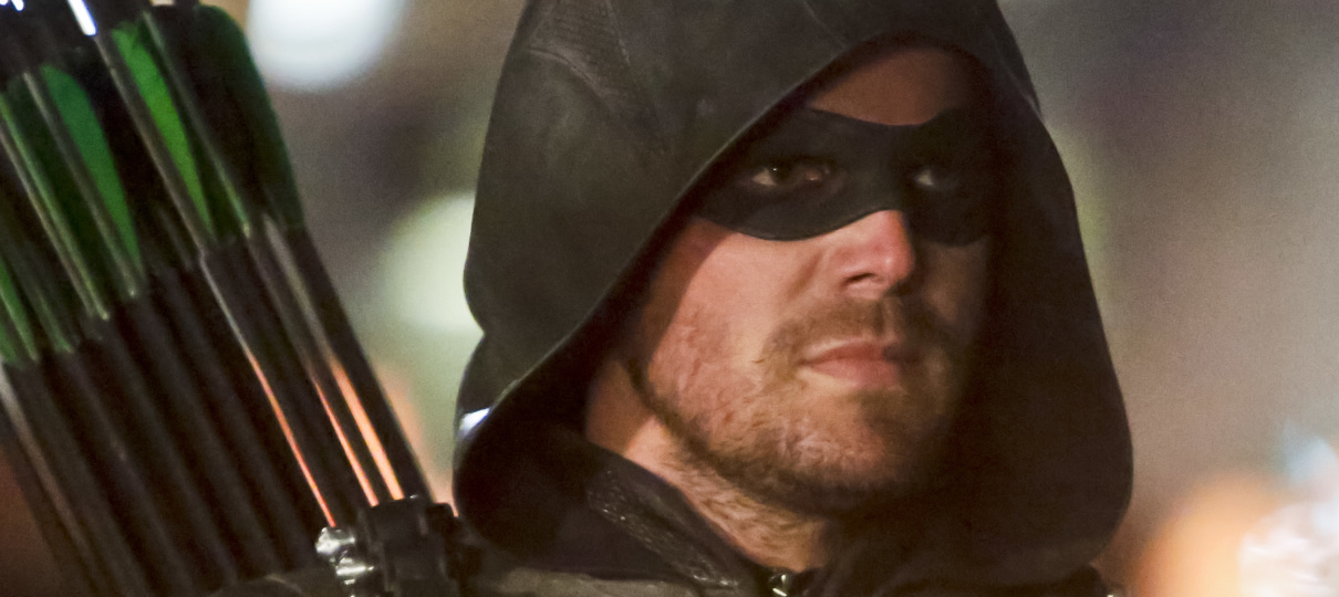 Oliver Queen treina novos recrutas em trailer estendido de Arrow