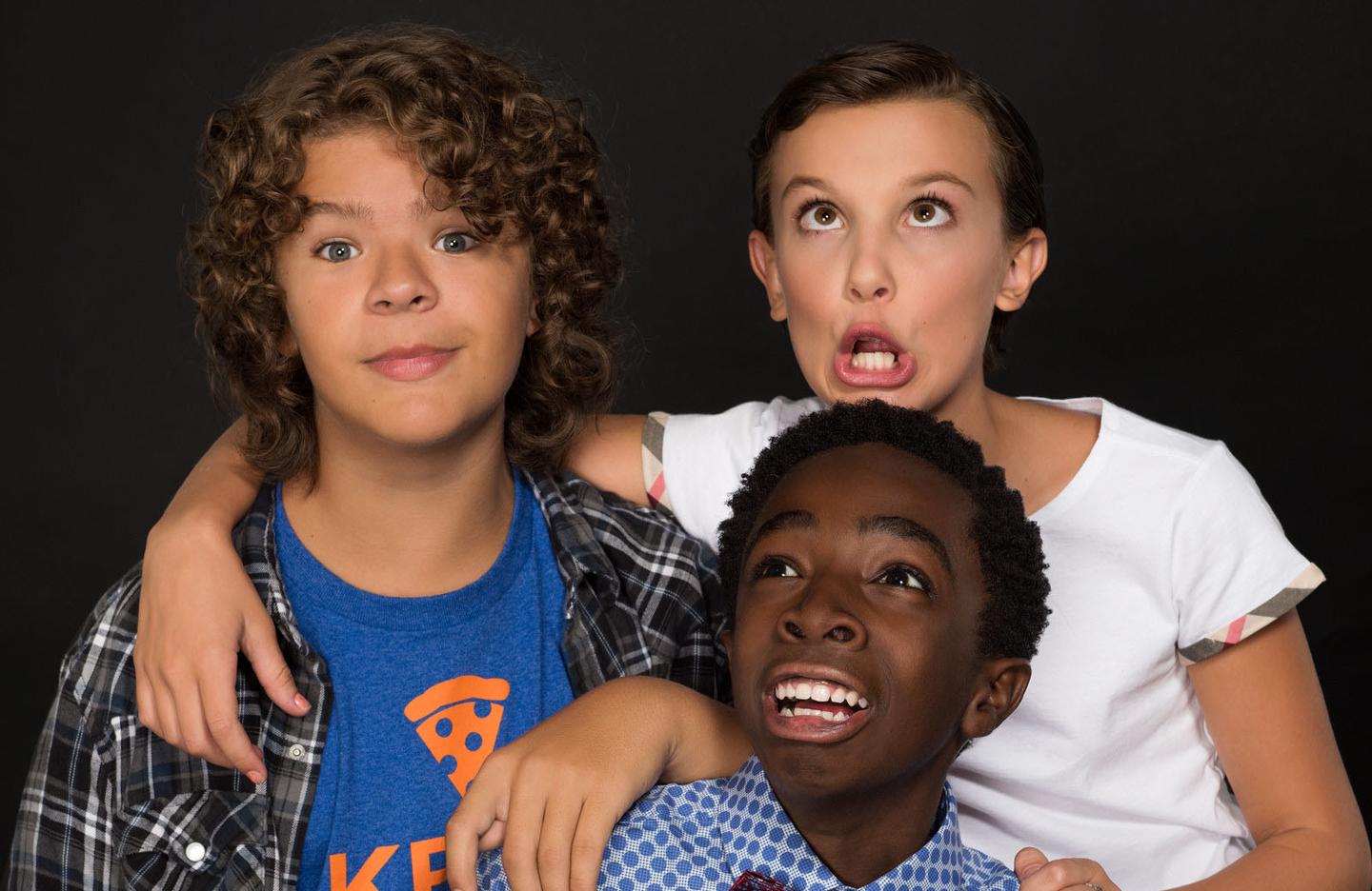 Stranger Things | Elenco mirim é apresentado para brinquedos dos anos 80 em vídeo