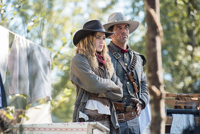 DC's Legends of Tomorrow --"Outlaw Country" -- Image LGN206b_0027.jpg -- Pictured (L-R): Caity Lotz as Sara Lance/White Canary and Johnathon Schaech as Jonah Hex -- Photo: Dean Buscher/The CW -- ÃÂ© 2016 The CW Network, LLC. All Rights Reserved.
