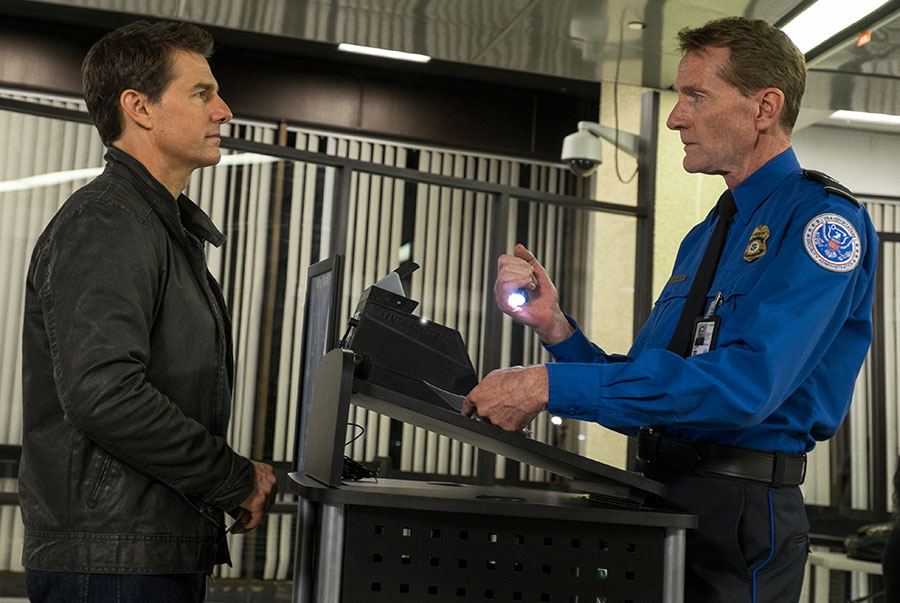 Jack Reacher: Sem Retorno | Tom Cruise derrota capangas em avião