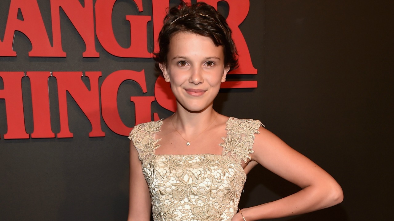 Stranger Things | Pai de Millie Bobby Brown está cobrando de agências interessadas na atriz
