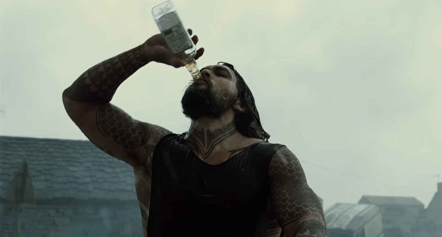 Aquaman bebeu água que passarinho não bebe no fim das filmagens de Liga da Justiça
