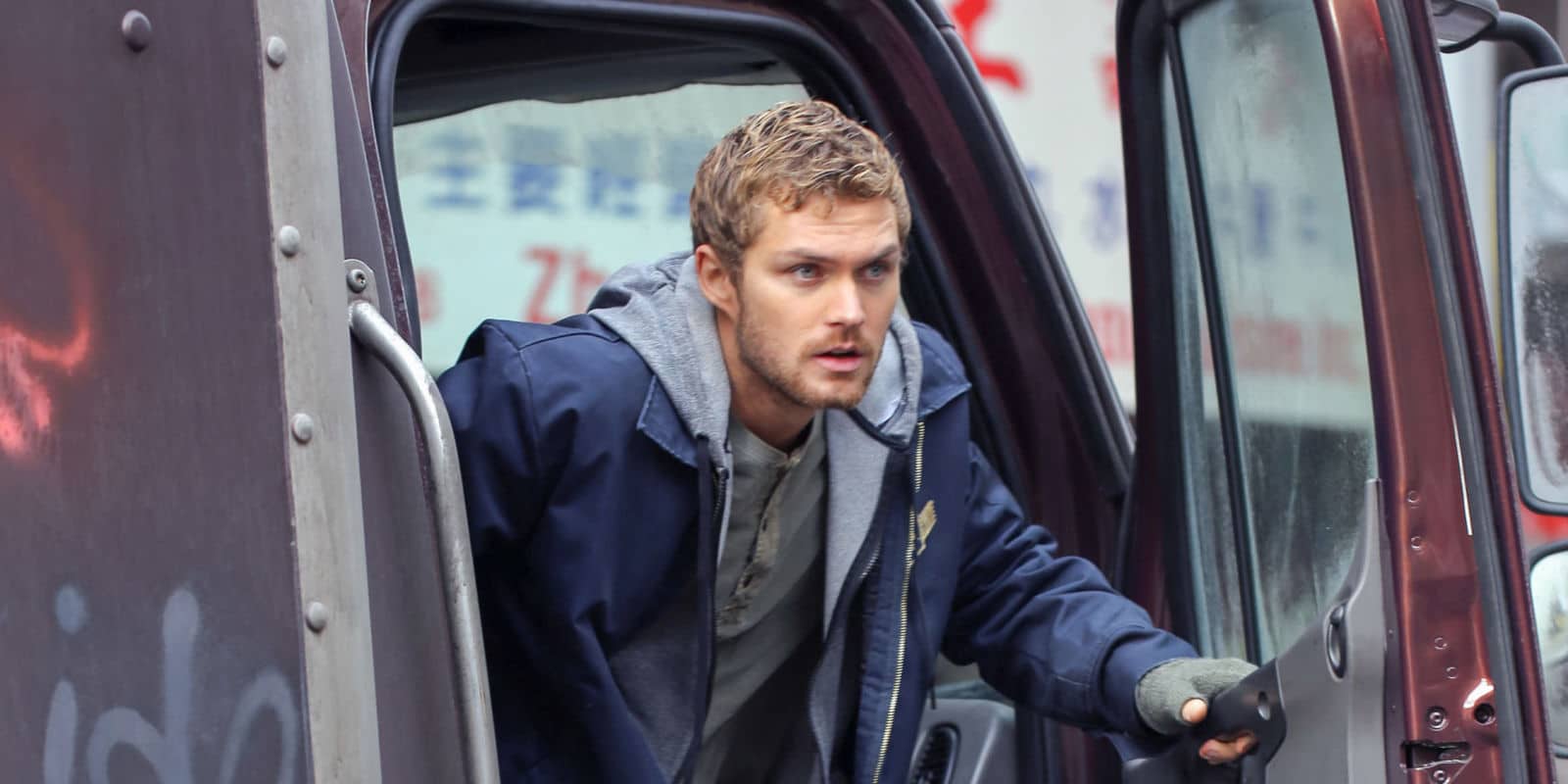 Finn Jones revela o enredo da 3ª temporada de Punho de Ferro