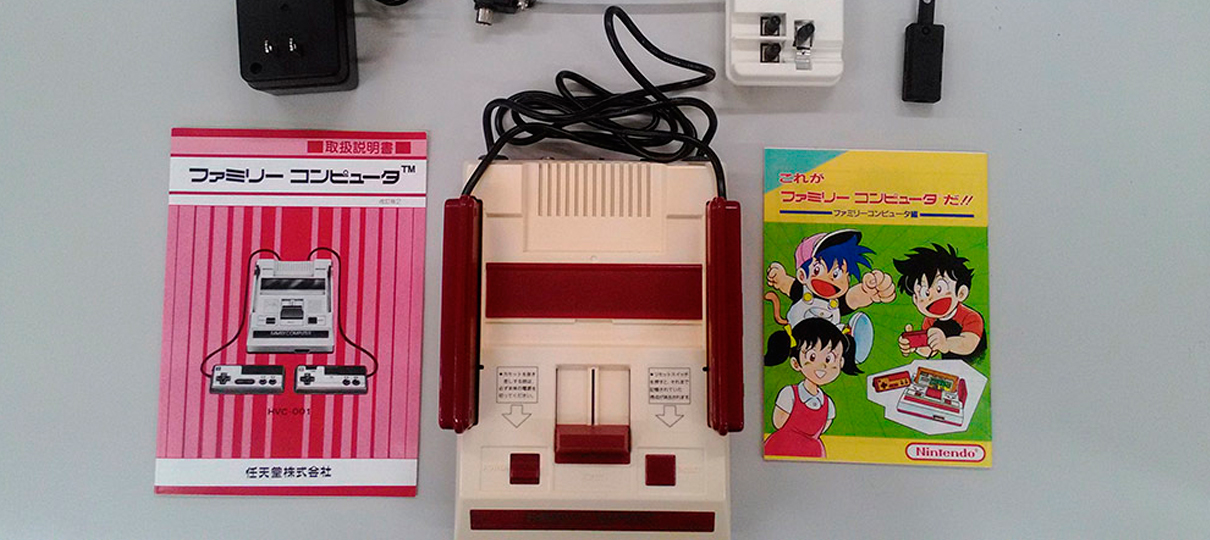 Veja a Nintendo tirando da caixa um Famicom novinho (e sim, ele funciona)