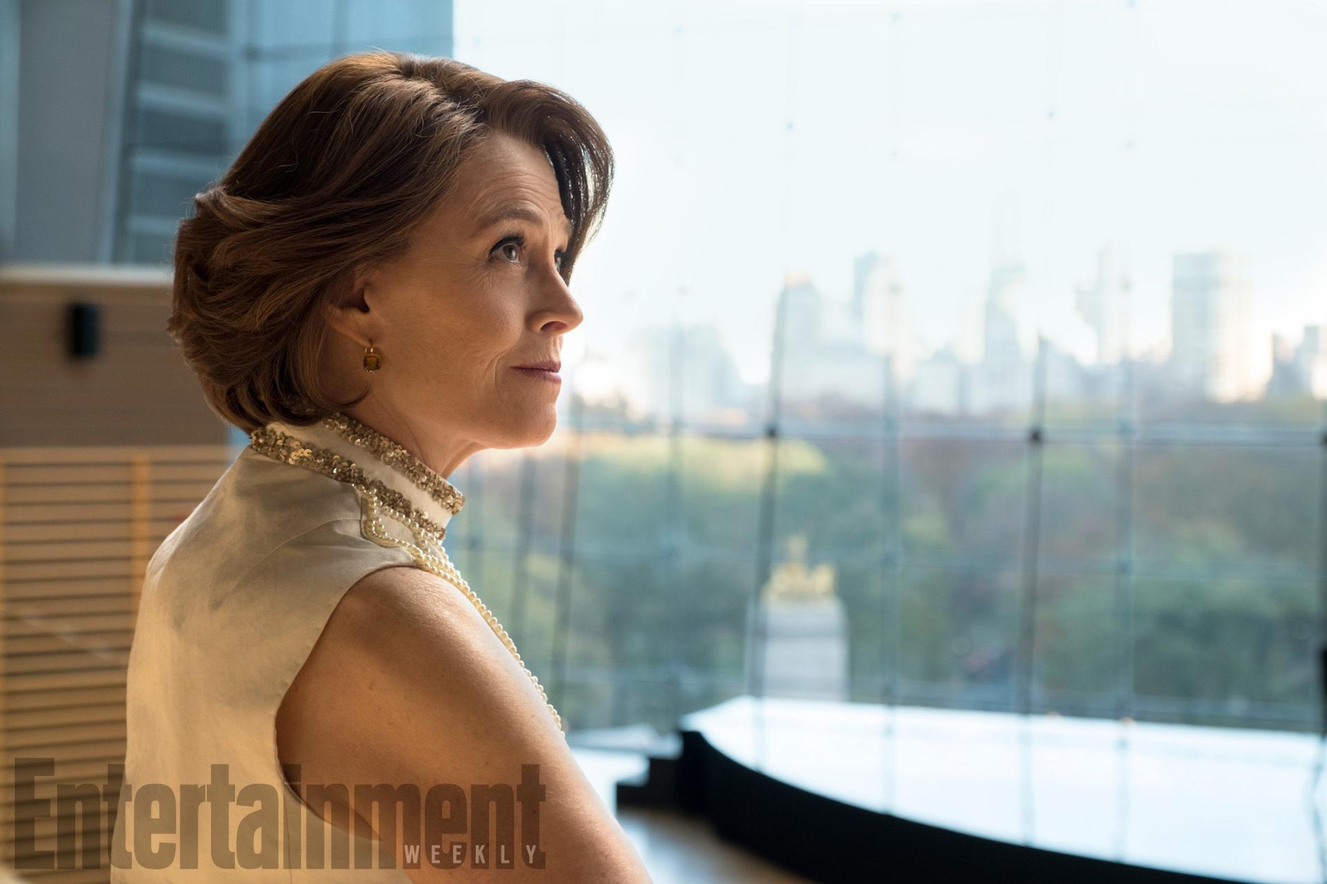 The Defenders (2017)

Sigourney Weaver as a TBD Villian.

Season 1, Episode 2