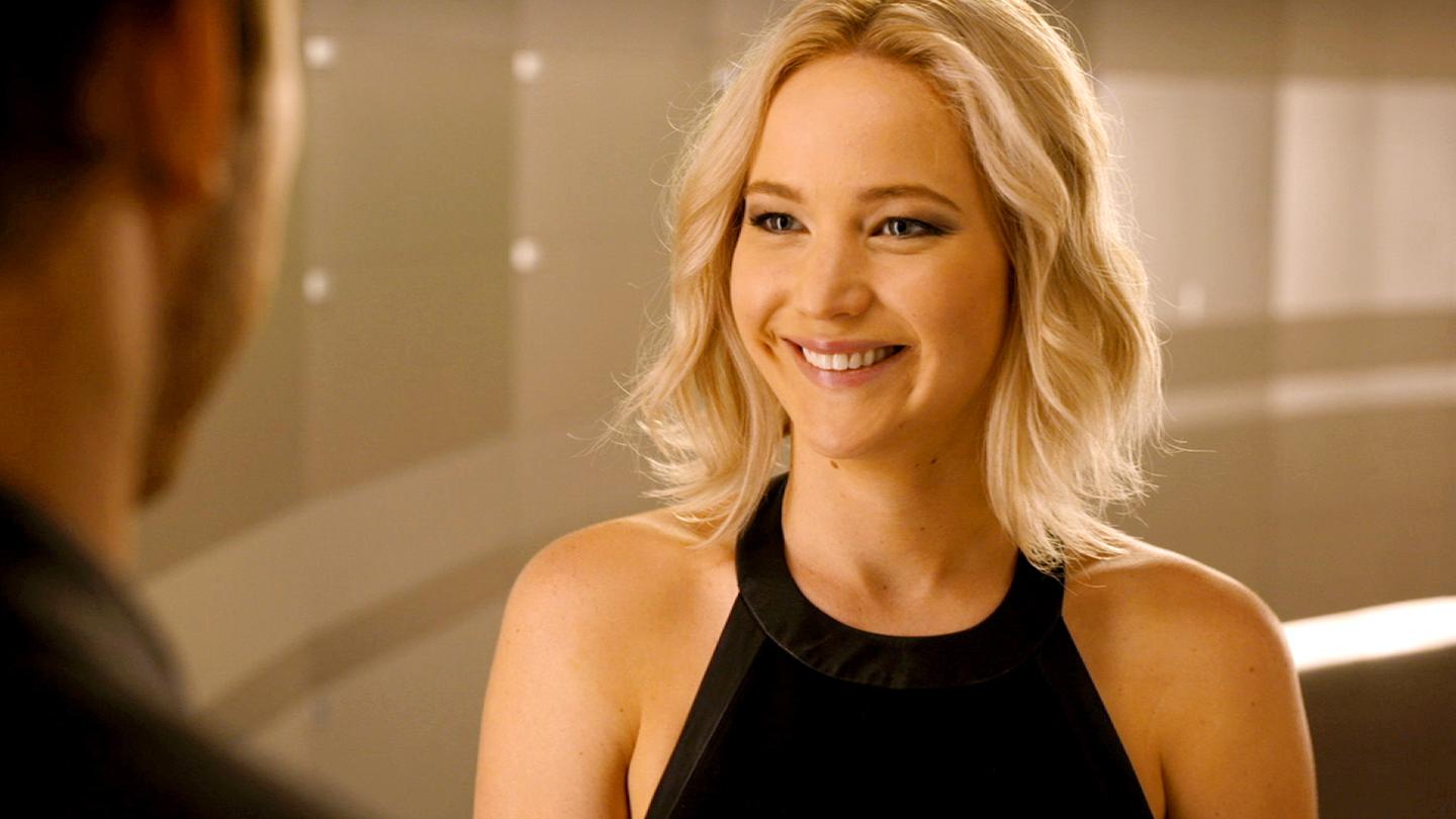 Passageiros | Jennifer Lawrence e Chris Pratt têm um encontro em trecho do filme