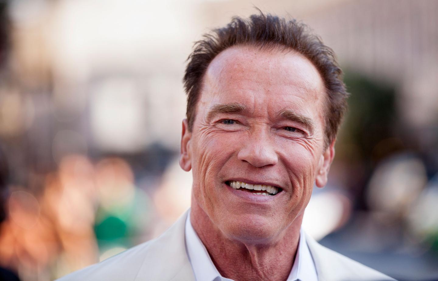 Arnold Schwarzenegger passa por cirurgia cardíaca de emergência