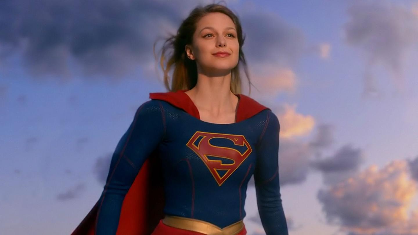 Supergirl | Kevin Smith mostra os bastidores do voo da heroína