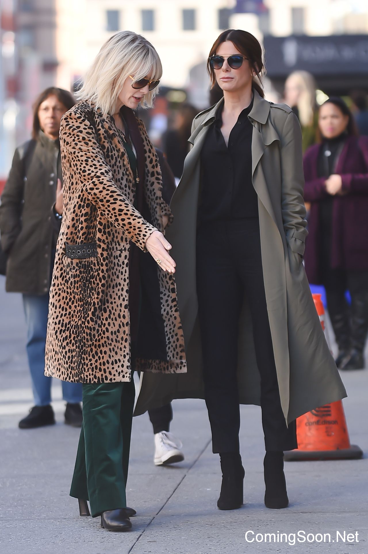 NEW YORK, NY - OCTOBER 24:  Actresses Cate Blanchett and Sandra Bullock (L) are seen on the set of "Ocean's Eight" on October 24, 2016 in New York City.  (Photo by Raymond Hall/GC Images)