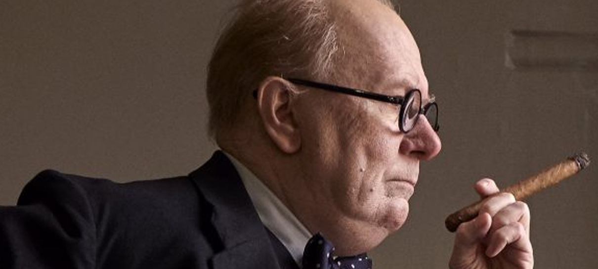 Darkest Hour | Gary Oldman aparece como Winston Churchill em foto