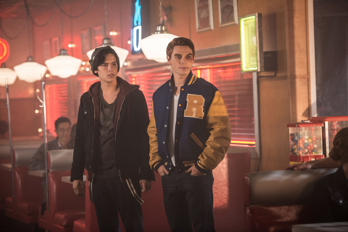 Riverdale -- "Chapter Two: A Touch of Evil" -- Image Number: RVD102a_0213.jpg -- Pictured (L-R): Cole Sprouse as Jughead Jones and KJ Apa as Archie Andrews -- Photo: Diyah Pera/The CW -- ÃÂ© 2016 The CW Network. All Rights Reserved