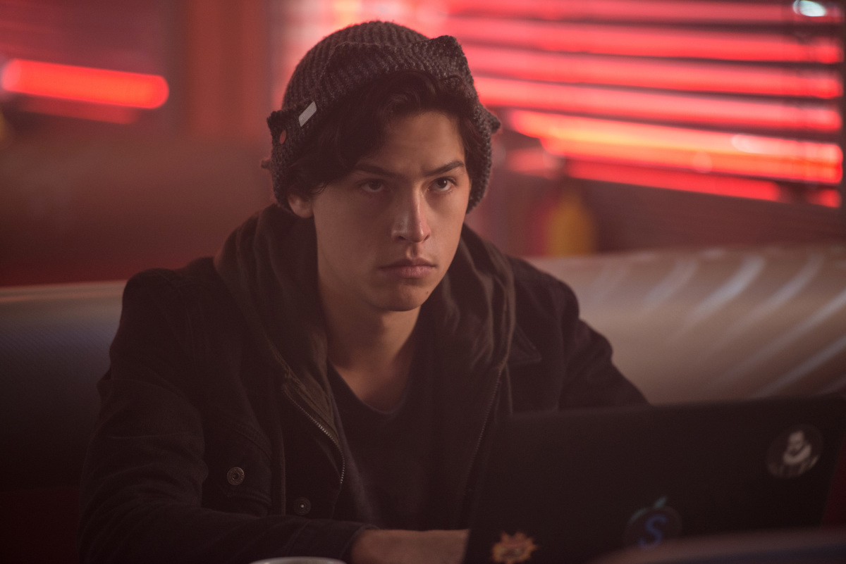 Riverdale -- "Chapter Two: A Touch of Evil" -- Image Number: RVD102a_0240.jpg -- Pictured: Cole Sprouse as Jughead Jones -- Photo: Diyah Pera/The CW -- ÃÂ© 2016 The CW Network. All Rights Reserved