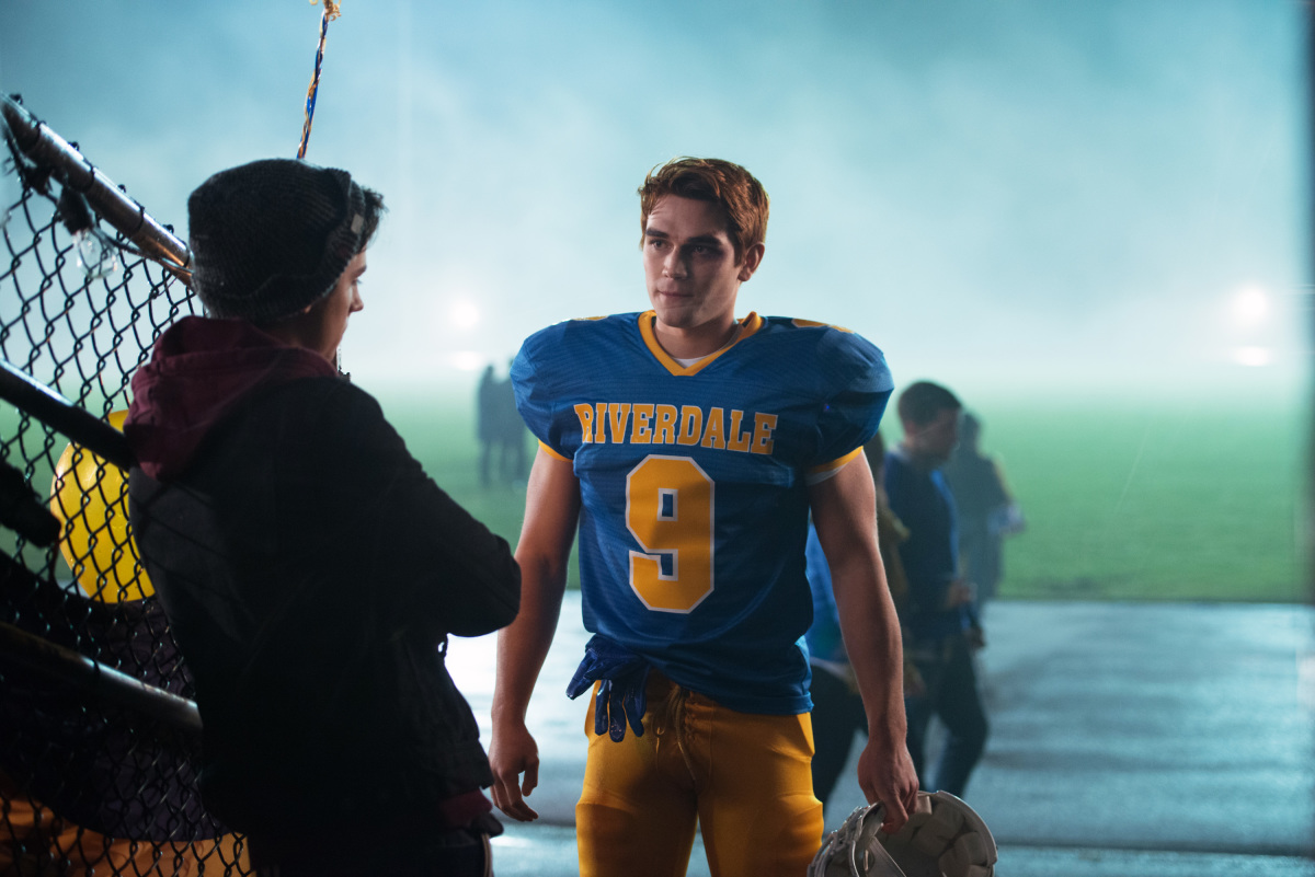 Riverdale -- "Chapter Two: A Touch of Evil" -- Image Number: RVD102b_0209.jpg -- Pictured (L-R): Cole Sprouse as Jughead Jones and KJ Apa as Archie Andrews -- Photo: Diyah Pera/The CW -- ÃÂ© 2016 The CW Network. All Rights Reserved