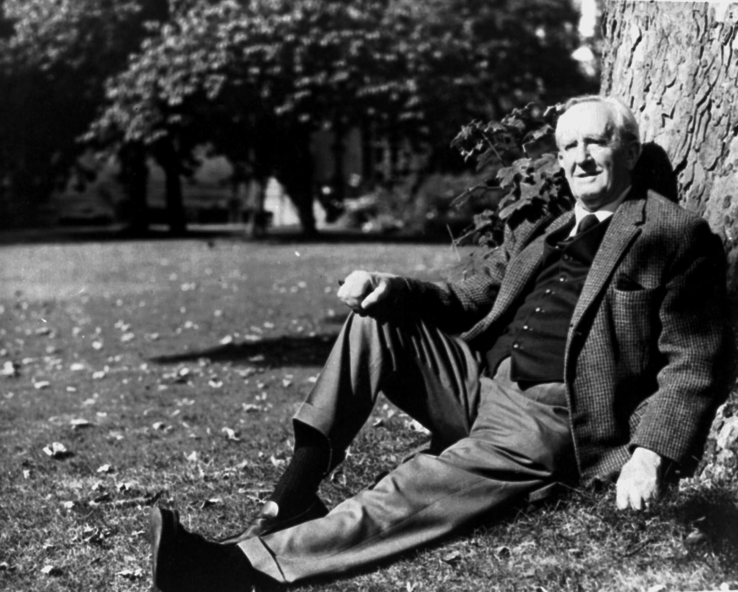 Cinebiografia de J.R.R. Tolkien encontra seu diretor