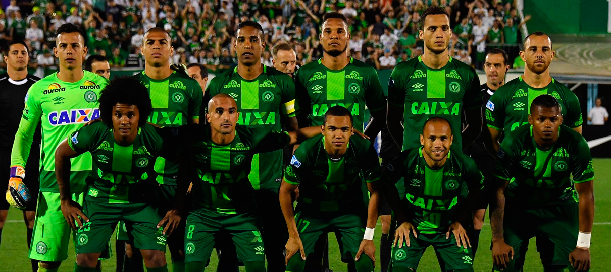 FIFA 17 faz homenagem ao Chapecoense e libera uniformes de graça