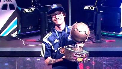 League of Legends | TinOwns vence o Red Bull Player One 2016