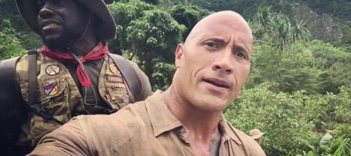 Jumanji | The Rock e Kevin Hart se preparam para cena de ação em vídeo de bastidores