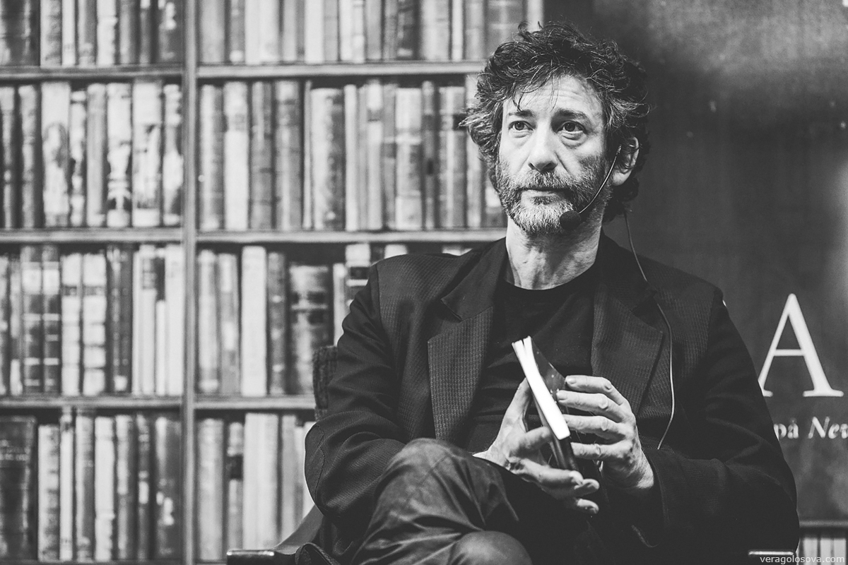 Neil Gaiman lê poema de Edgar Allan Poe em vídeo