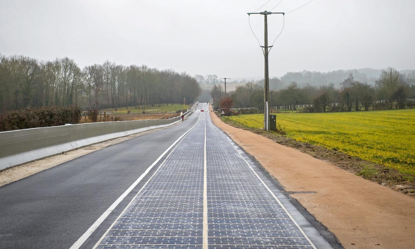 França inaugura rua com pavimento de painéis solares