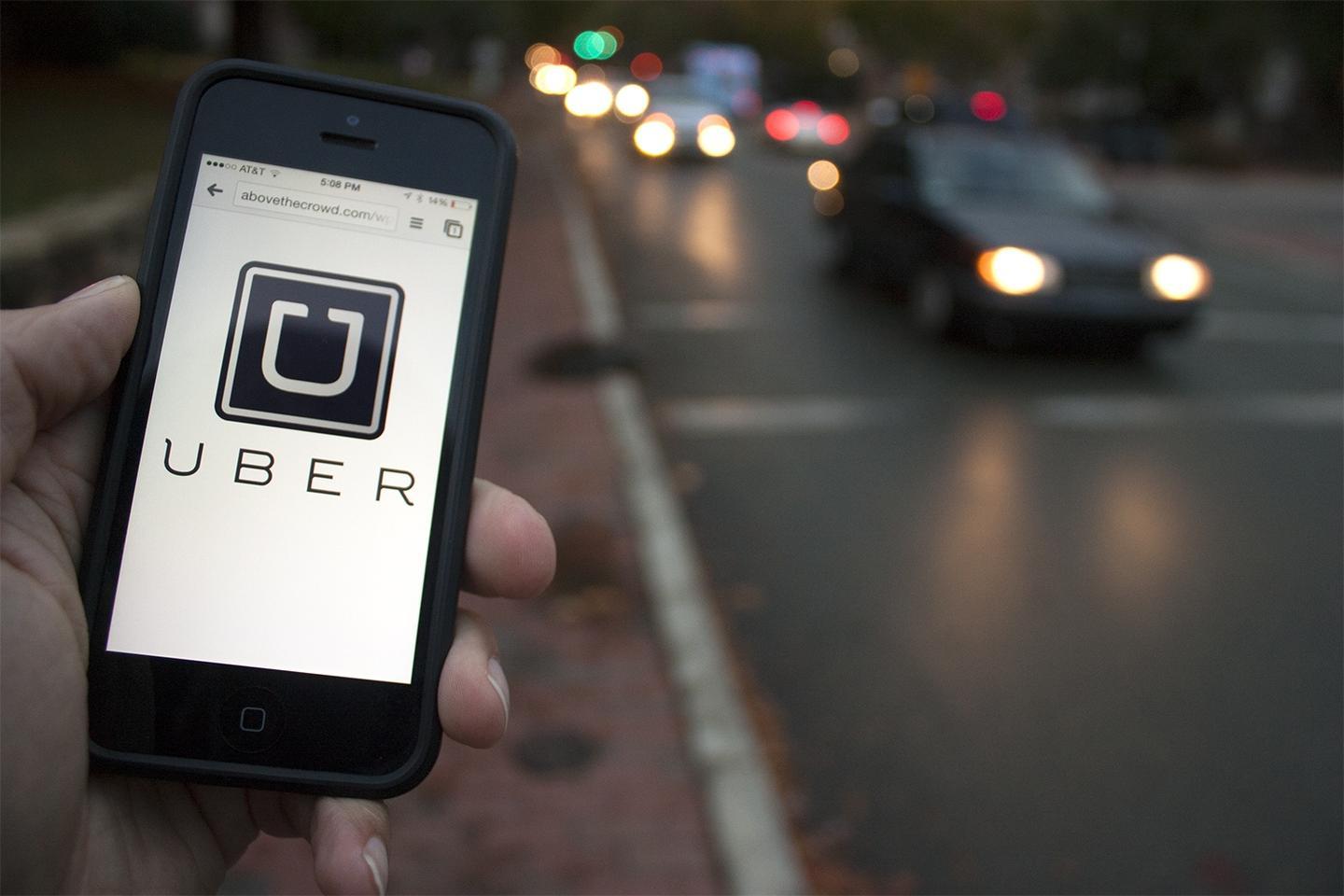 Uber começa a usar carros autônomos nos EUA e é proibido horas depois