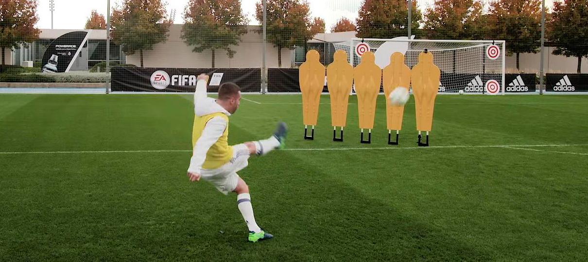 Jogadores do Real Madrid recriam cobranças de falta de FIFA 17 em vídeo
