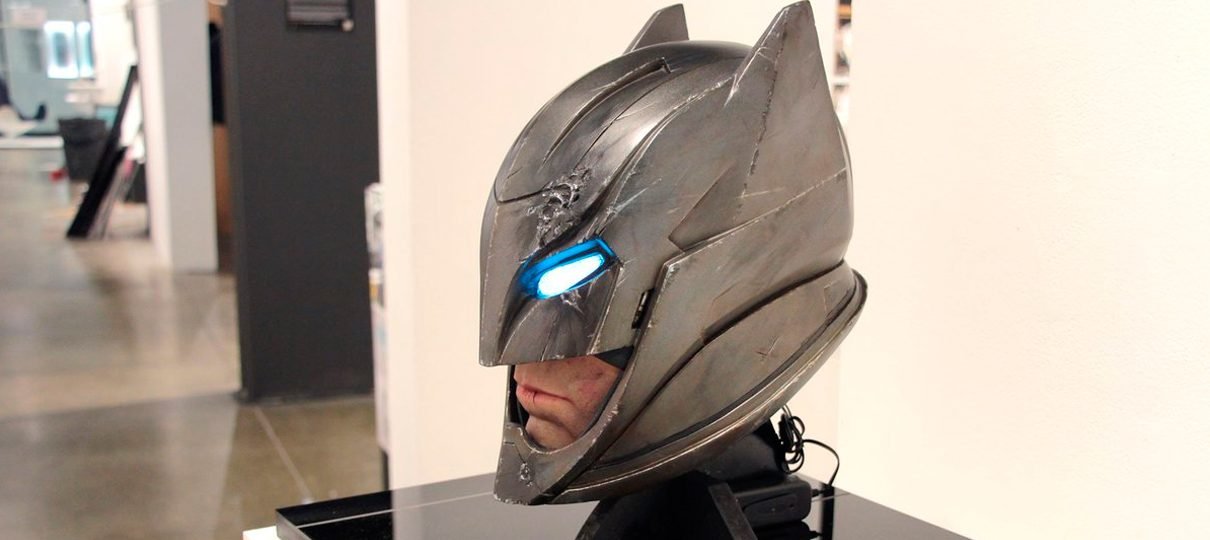 Liga da Justiça | Imagens revelam possível capacete de Batman e subtítulo  [RUMOR] - NerdBunker