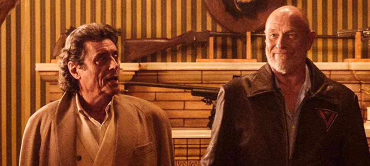 Deuses Americanos | Sr. Wednesday e Vulcan estrelam nova foto da série