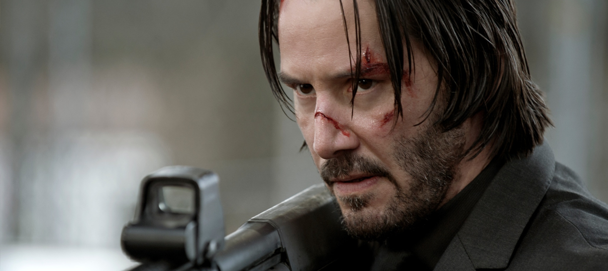 John Wick: Chapter 3 - Parabellum | Keanu Reeves cruza a cidade a cavalo em vídeo do set