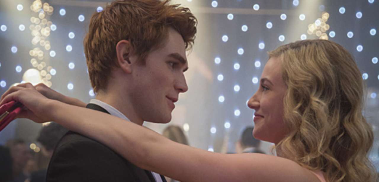 Riverdale | Conheça Lili Reinhart, a Betty Cooper da série