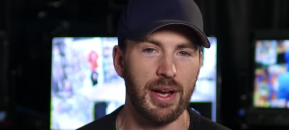 Chris Evans faz pegadinha em loja de quadrinhos