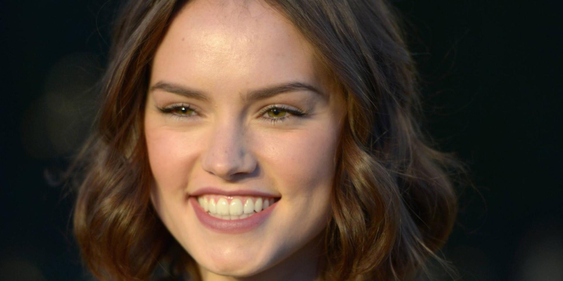 Daisy Ridley foge de perguntas sobre The Last Jedi feitas por colega de elenco