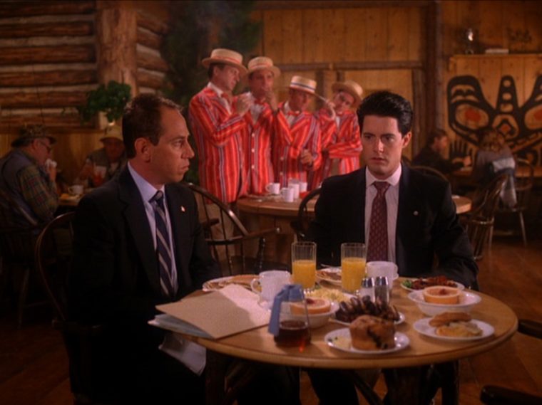 Ferrer em Twin Peaks (esquerda)