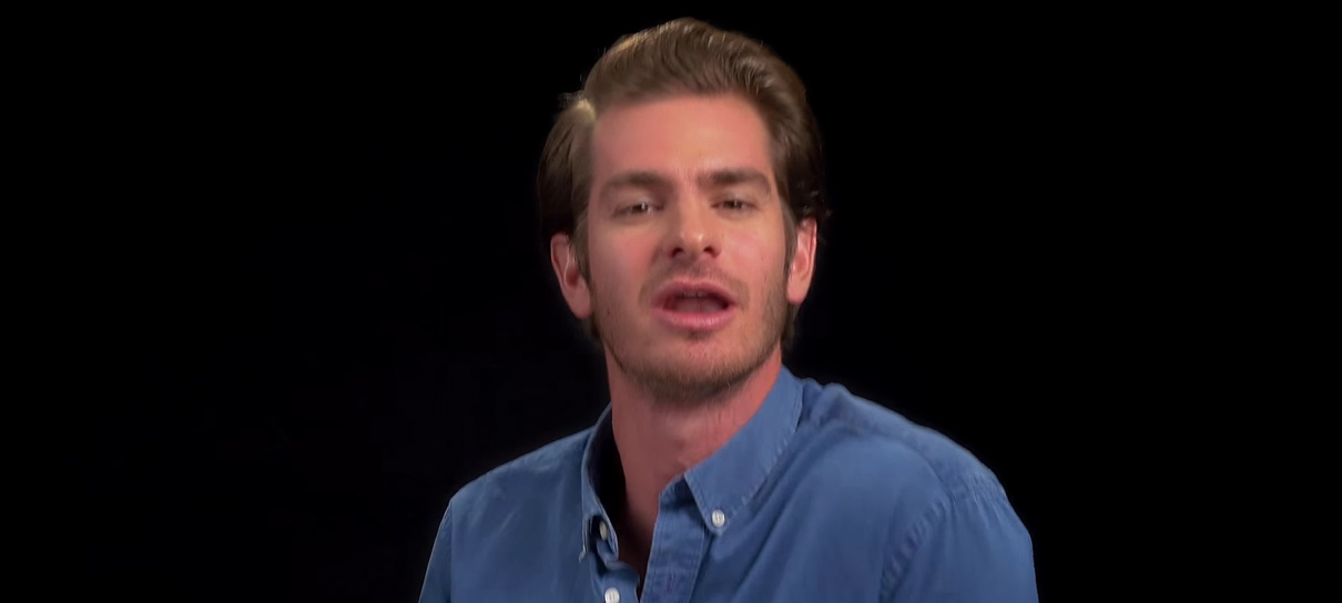 Emma Stone, Andrew Garfield e outros cantam "I Will Survive" em vídeo contra Trump