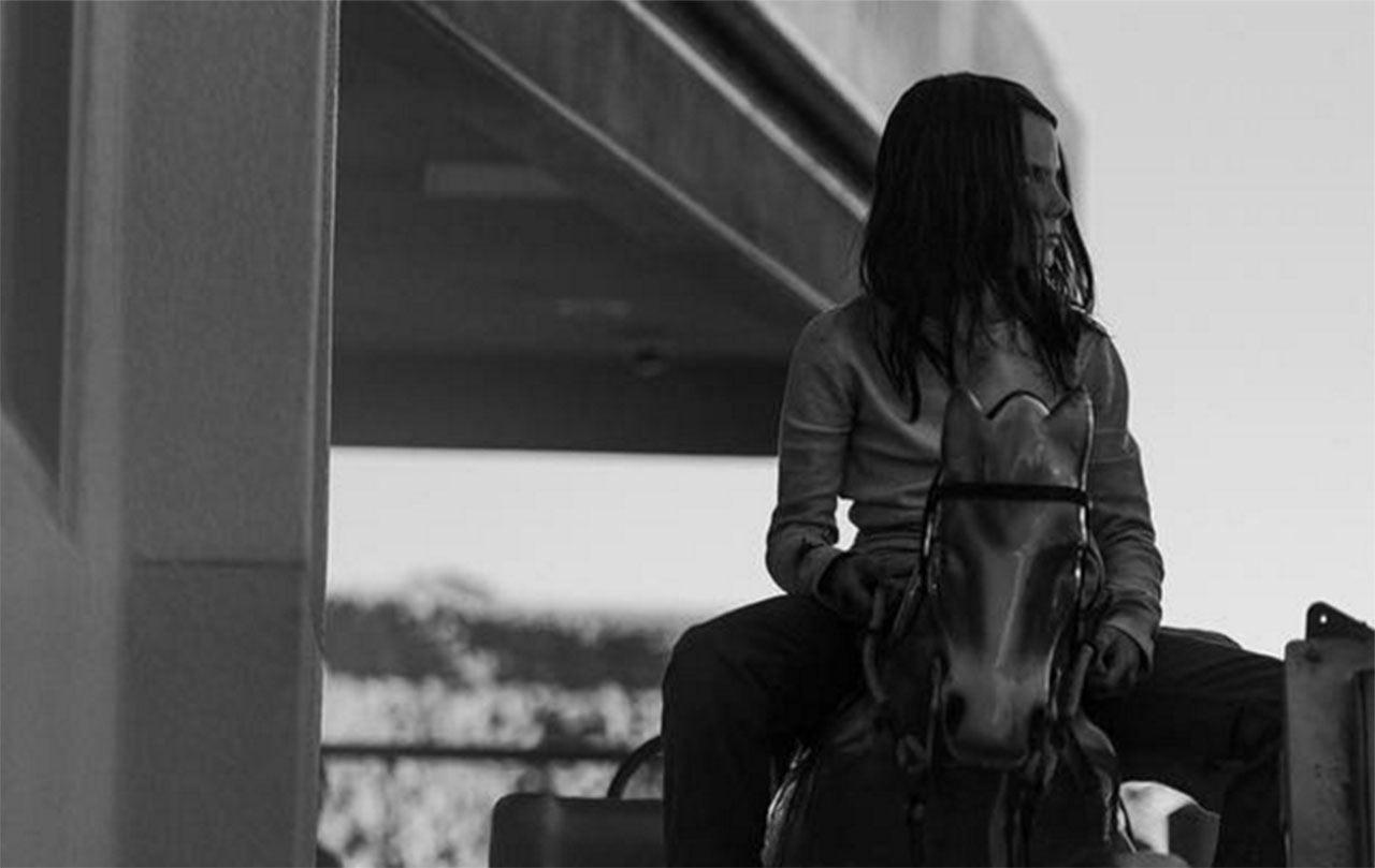 Logan | X-23 aproveita um momento de paz em nova foto